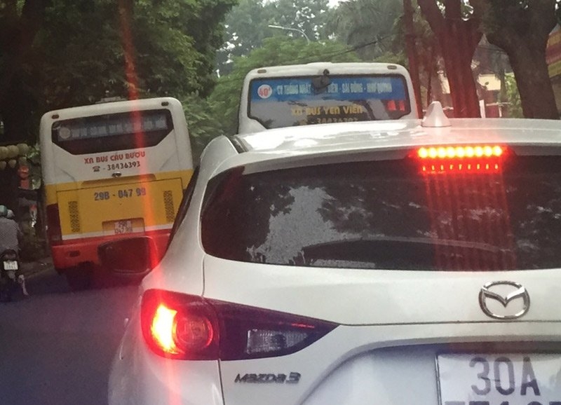 giao thông Hà Nội, ùn tắc nghiêm trọng, ô tô dàn hàng ngang, ô tô lấn làn, Hà Nội