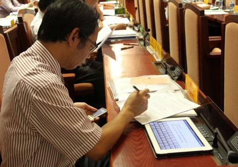ha-noi-se-trang-bi-may-tinh-bang-smartphone-cho-lanh-dao