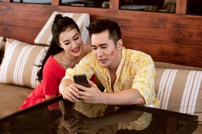 Sao goc Viet cong bo anh cuoi voi ban trai kem 12 tuoi hinh anh 4