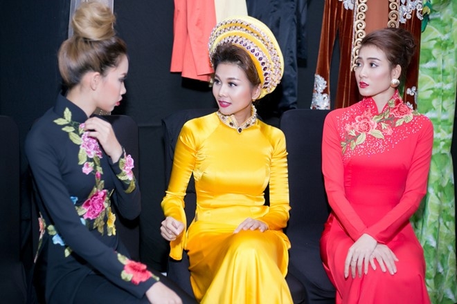 Thanh Hang no luc giu vi tri so mot tren san catwalk hinh anh 5