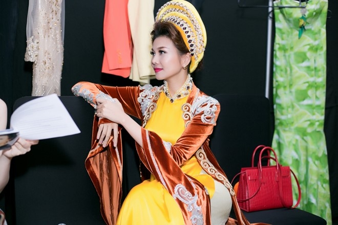 Thanh Hang no luc giu vi tri so mot tren san catwalk hinh anh 6