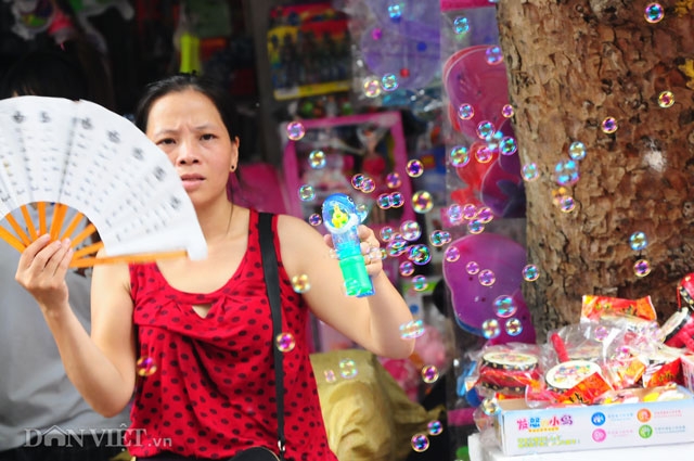 truoc trung thu, sung ban bong bong trung quoc doc hai rat dat hang hinh anh 5