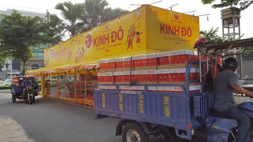 Cận rằm, bánh trung thu hút khách - 2