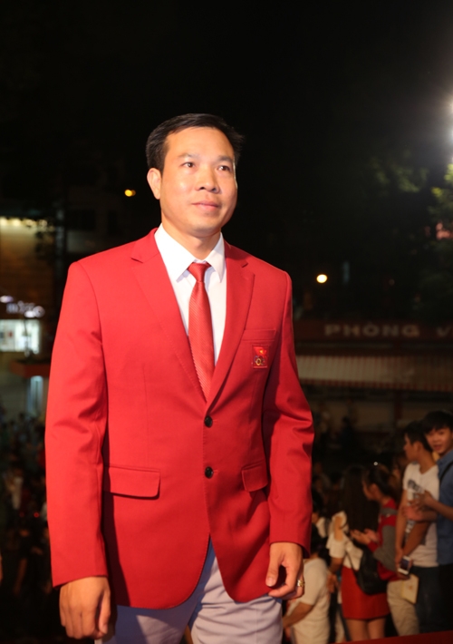 dan-sao-long-lay-tren-tham-do-vtv-awards-6
