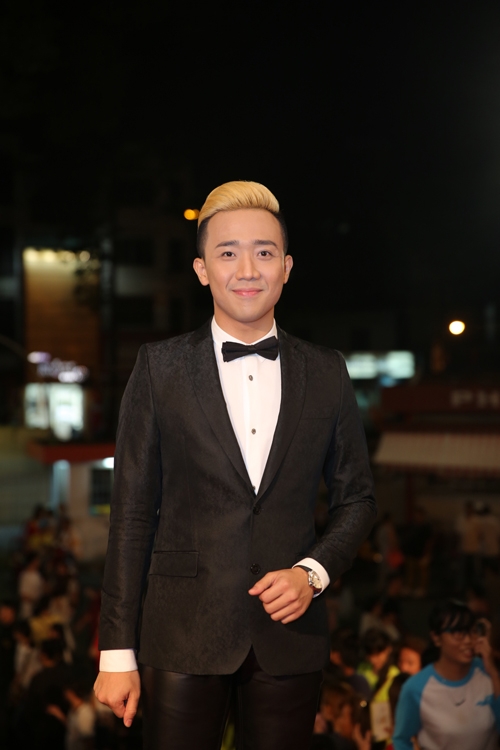 dan-sao-long-lay-tren-tham-do-vtv-awards-11