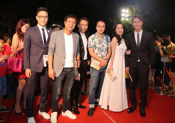 dan-sao-long-lay-tren-tham-do-vtv-awards-page-3-4