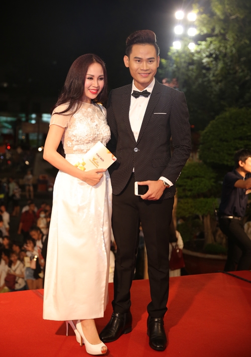 dan-sao-long-lay-tren-tham-do-vtv-awards-page-3-6