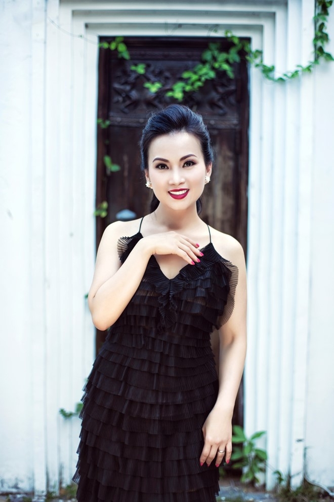 Em gai Cam Ly dien dam ren, vay hai day quyen ru hinh anh 2