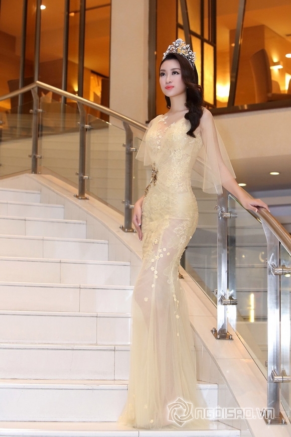 Hoa hậu Mỹ Linh rạng rỡ 5