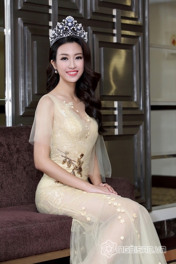 Hoa hậu Mỹ Linh rạng rỡ 4