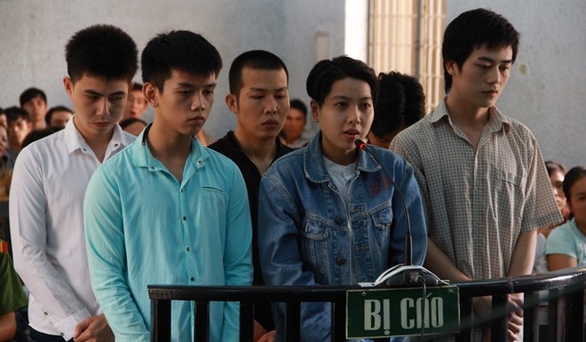 Nhom thanh nien chem chet hai cha con vi 'nhin deu' hinh anh 1