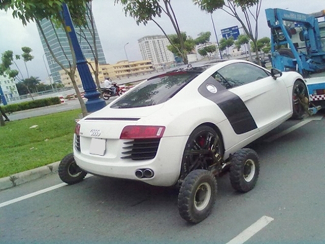  Ơ thế hóa ra Audi còn có hệ dẫn động 8 bánh Quattro à? 