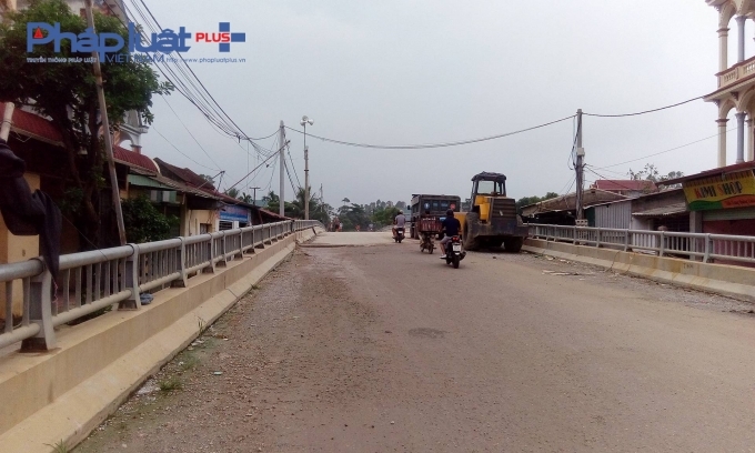 Cầu Zét đang được thi công, hoàn thiện.