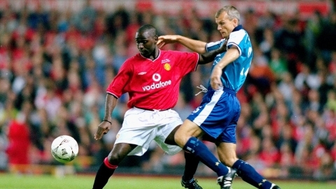  Andy Cole (trái) 