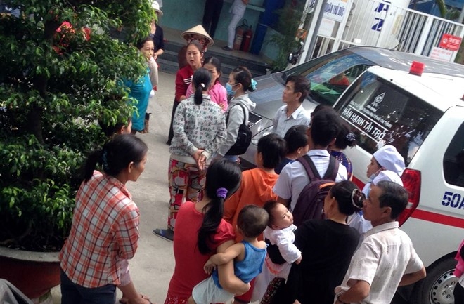 Be gai 13 thang tuoi nga vao chau nuoc tu vong hinh anh 1