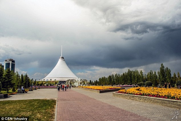  Đám mây có hình giống mắt người trên bầu trời ở thủ đô Astana, Kazakhstan. 
