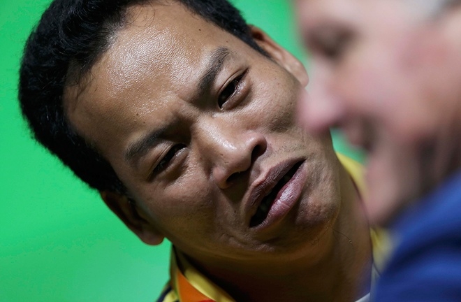 Đô cử Việt Nam nghẹn ngào khi nhận HC vàng Paralympic 2016 - ảnh thể thao