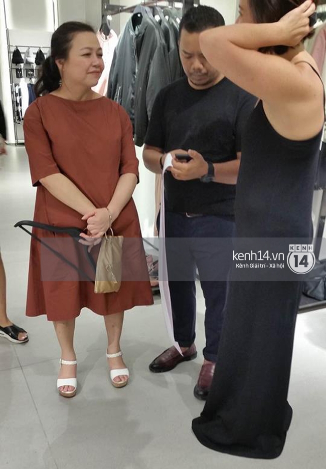 Gần đến giờ đóng cửa, store Zara Việt Nam vẫn đông nghịt, từng hàng dài chờ thanh toán hóa đơn cả chục triệu - Ảnh 5. Gần đến giờ đóng cửa, store Zara Việt Nam vẫn đông nghịt, từng hàng dài chờ thanh toán hóa đơn cả chục triệu - Ảnh 5.