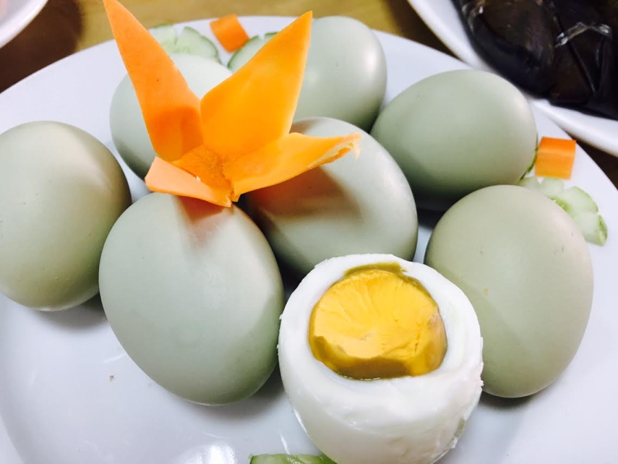 trứng gà vỏ xanh, trứng gà lạ, xuất hiện trứng gà vỏ xanh, trứng gà, trứng gà cao cấp