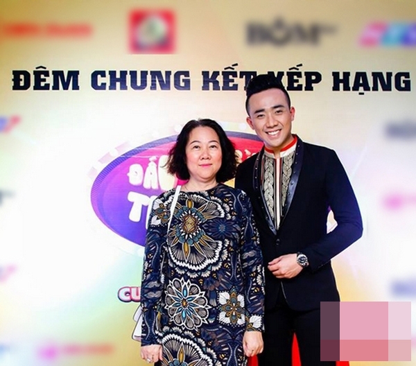Hari Won mượn váy của mẹ Trấn Thành để mặc? - Ảnh 4.