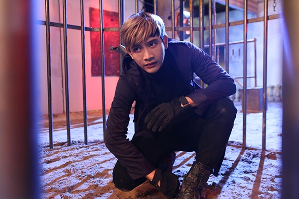 Bí ẩn song sinh là bộ phim điện ảnh đầu tay của nam ca sĩ Lưu Quang Anh. Anh đã dành thời gian suốt 2 tháng để luyện tập võ thuật và các kỹ năng cascadeur để chuẩn bị cho các pha hành động trong bộ phim. Bộ phim điện ảnh Bí ẩn song sinh được Công ty TNHH MTV m nhạc và điện ảnh Ngôi Sao Việt sản xuất và BHD phát hành. Dự kiến bộ phim sẽ ra rạp vào dịp lễ halloween năm nay.