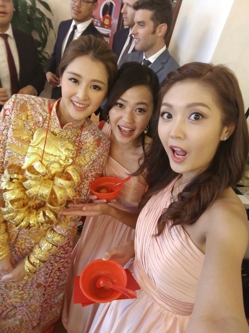 hoa-hau-hong-kong-deo-vang-triu-co-trong-ngay-cuoi-6