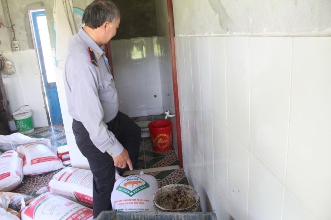 Lò mỡ bẩn lúc nhúc ruồi bên bãi rác ở Đà Nẵng 