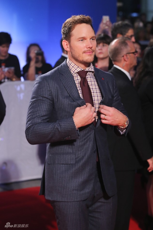 Pham Bang Bang mac vay xe sau tren tham do LHP Toronto hinh anh 13