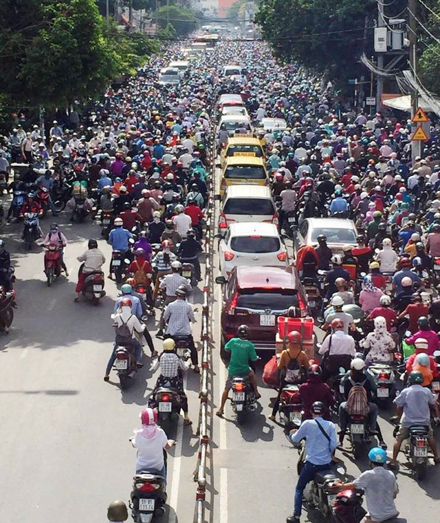 “Rốn” kẹt xe vắng vẻ lạ thường, người Sài Gòn