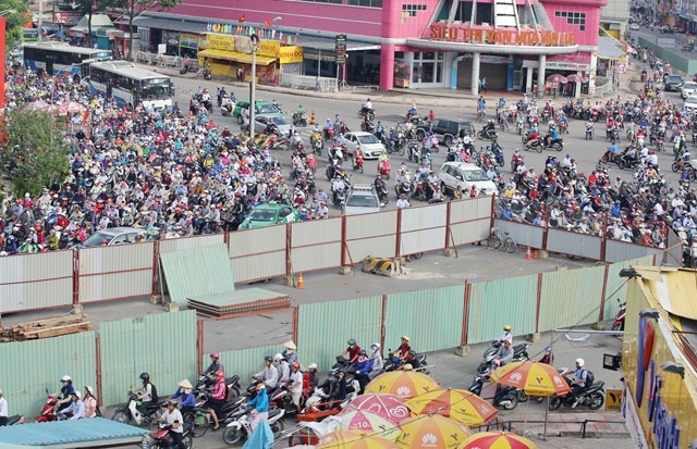 “Rốn” kẹt xe vắng vẻ lạ thường, người Sài Gòn