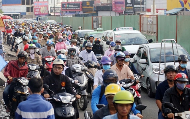 “Rốn” kẹt xe vắng vẻ lạ thường, người Sài Gòn