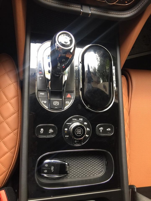  Khoang nội thất sang trọng của Bentley Bentayga. 