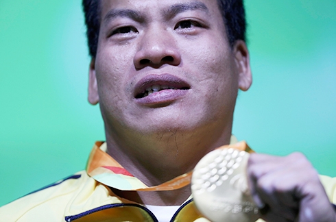 le-van-cong-ngon-lua-nghi-luc-hun-duc-nen-hc-vang-paralympic