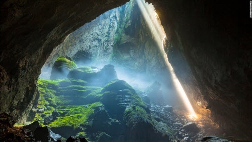 du khach ngo sap gap khung long khi toi son doong hinh anh 1