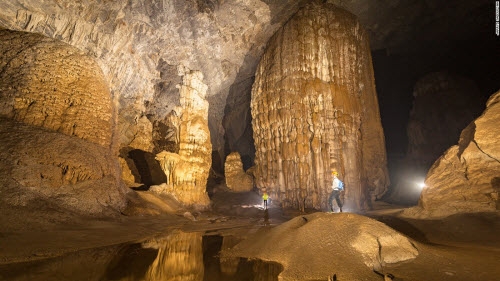 du khach ngo sap gap khung long khi toi son doong hinh anh 8