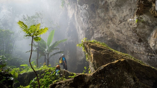 du khach ngo sap gap khung long khi toi son doong hinh anh 13