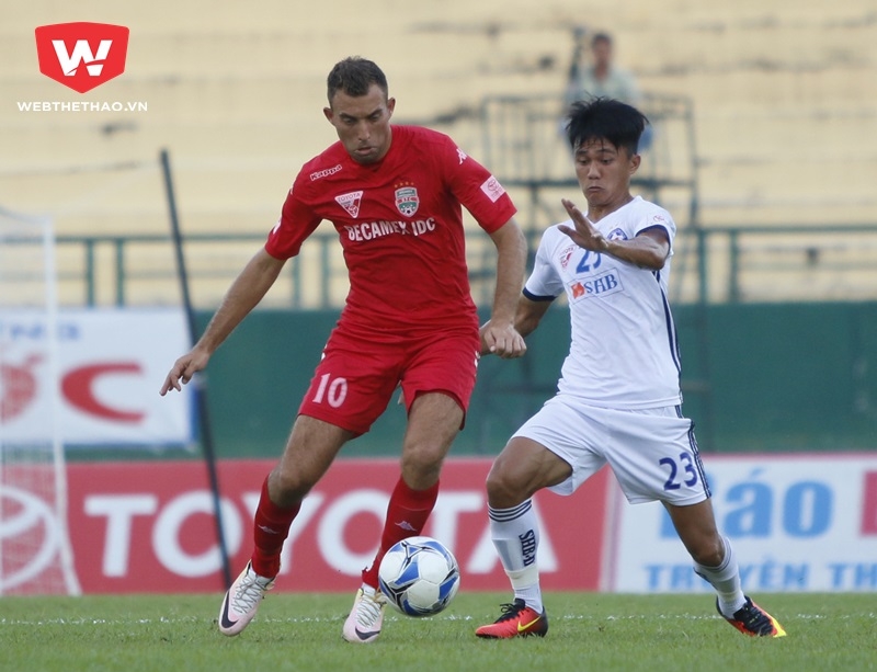 B.Bình Dương chỉ giữ lại Firer. Ảnh Anh Khoa