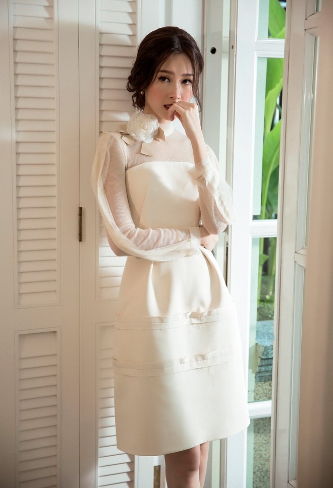 Dang Thu Thao dien dam voan trang mong manh hinh anh 4