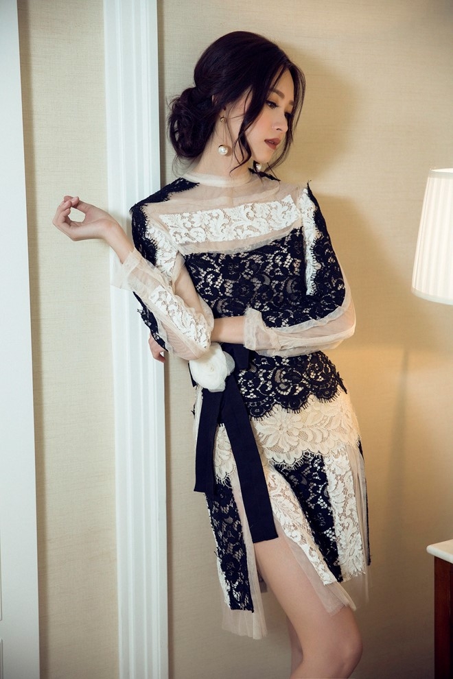 Dang Thu Thao dien dam voan trang mong manh hinh anh 5