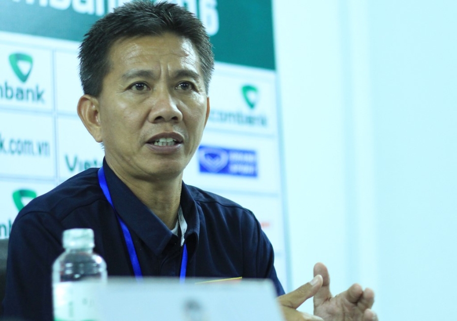 HLV Hoàng Anh Tuấn trả lời họp báo sau trận U19 Việt Nam 0-0 U19 Singapore. 