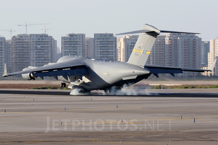 c-17: may bay van tai phuc vu cac chuyen cong du cua tong thong my hinh 2