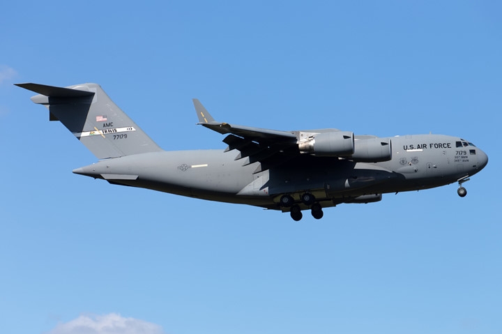 c-17: may bay van tai phuc vu cac chuyen cong du cua tong thong my hinh 14