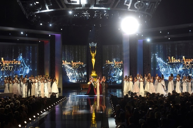 Cô gái 21 tuổi đăng quang Miss America 2017
