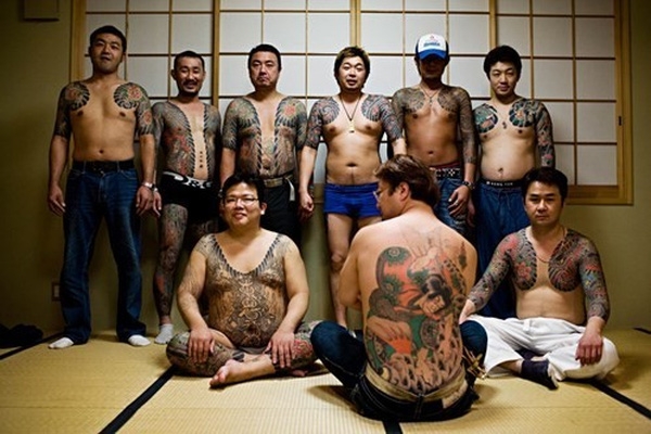 Cuộc sống đầy bạo lực, ma túy và tình dục của phụ nữ trong giới mafia khét tiếng ở Nhật Bản - Ảnh 3.