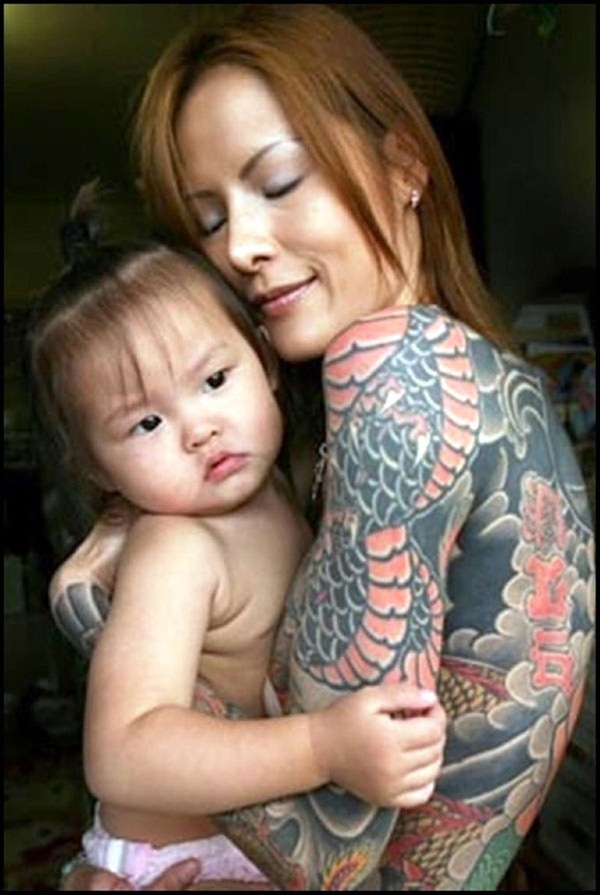 Cuộc sống đầy bạo lực, ma túy và tình dục của phụ nữ trong giới mafia khét tiếng ở Nhật Bản - Ảnh 6.
