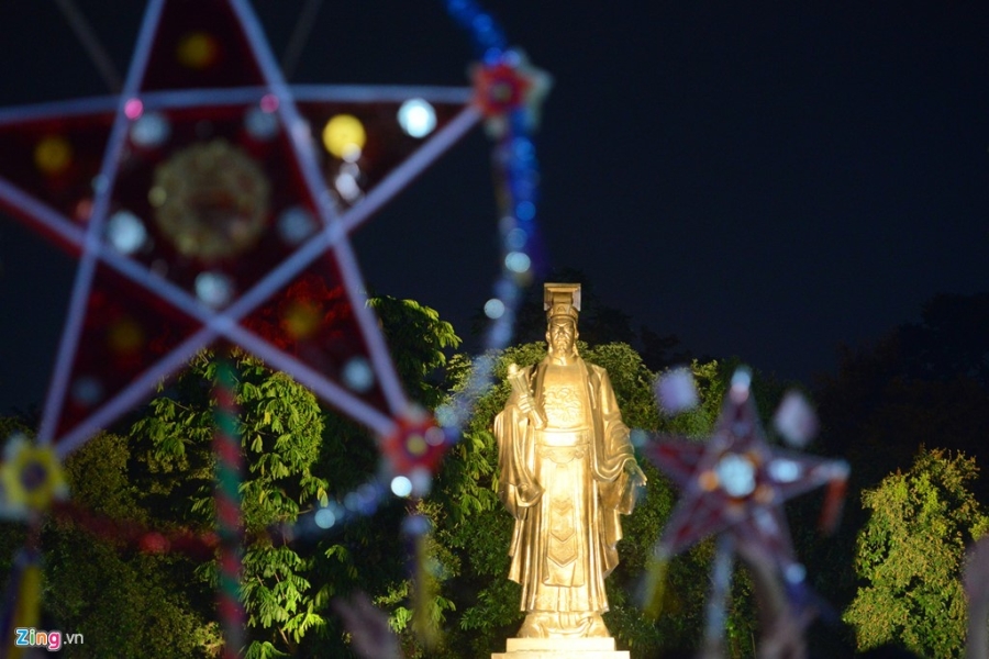 Dòng người đổ về trung tâm thành phố chơi trung thu sớm hình ảnh 7 Dong nguoi do ve trung tam thanh pho choi trung thu som hinh anh 7