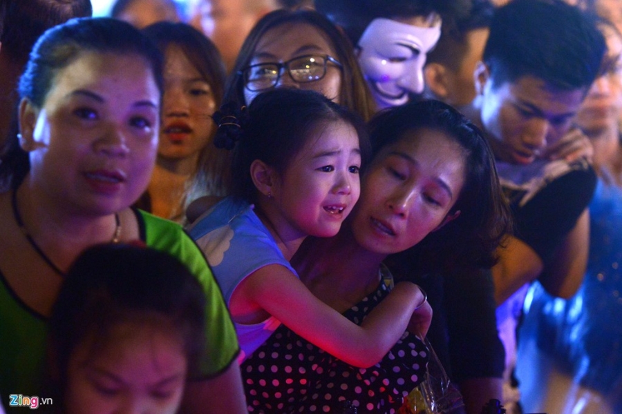 Dòng người đổ về trung tâm thành phố chơi trung thu sớm hình ảnh 12 Dong nguoi do ve trung tam thanh pho choi trung thu som hinh anh 12