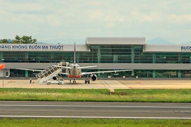 Máy bay đi Buôn Ma Thuột hạ cánh xuống TP.HCM vì thời tiết xấu