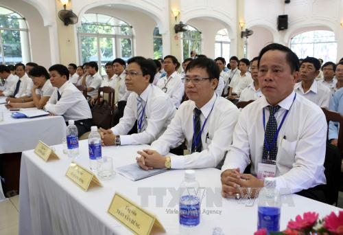 Người tài người nhà, Mẹ bổ nhiệm con, chồng qui hoạch vợ, thi tuyển lãnh đạo