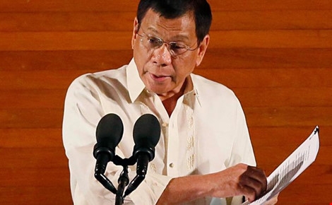 Ông Duterte cho lắp camera, đích thân giám sát tham nhũng